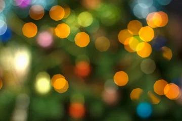 Poster vervaag lichtviering op kerstboom, kleurrijke kerstachtergrond © Albert Ziganshin