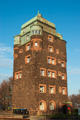Obraz premium Rechter Brückenturm an der Friedrich-Ebert- Brücke in Duisburg Ruhrort