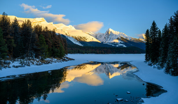 The Frozen Maligne Lake With Queen Elizabeth Ranges In The Background In The Jasper National Park