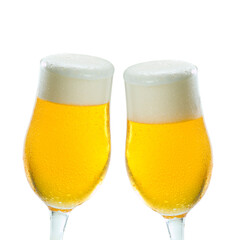 copos de cerveje gelada e isolado