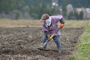 山里に生きる・土を耕す老女