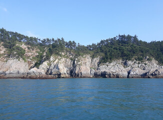 Fototapeta na wymiar sea and island. The South Sea, korea