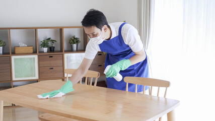 家事代行業者・清掃業者 © polkadot