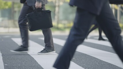 群衆・歩く人・横断歩道・東京駅