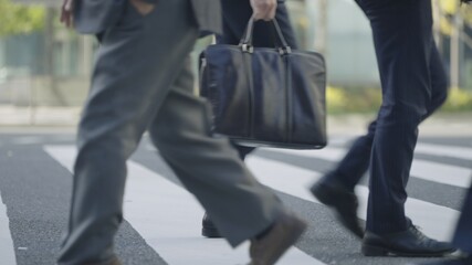 群衆・歩く人・横断歩道・東京駅