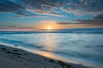 Fototapeta na wymiar Early mornings at the beach - a sunrise seascape
