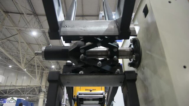 Uncoiler Mechanical. Unwinding and Straightening System for Metal Roll