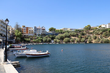 Fototapeta na wymiar Lake in the city center of Agios Nikolaos in Crete, Greece