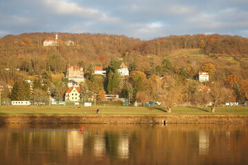 Blick über die Elbe nach Dresden Loschwitz