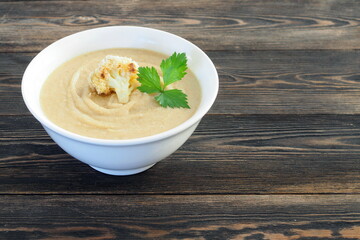 Creamy roasted cauliflower soup