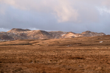 Fototapeta na wymiar Blick Hverafjall und Sveifluháls. Dazwischen liegt das sehr aktive Geothermalgebiet Seltún.