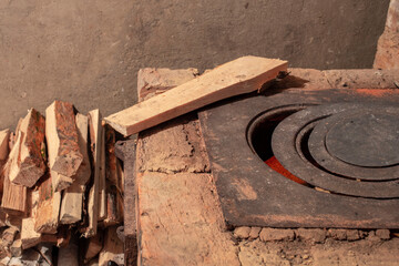 the ajar door of the Russian stove in the process of burning fuel, carbon monoxide escapes