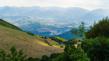 Vista lungo il sentiero 109AG da Poggio San Romualdo a Castelletta