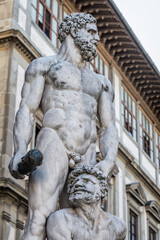 Statue von Herkules und Cacus auf der Piazza della Signoria in Florenz, Italien