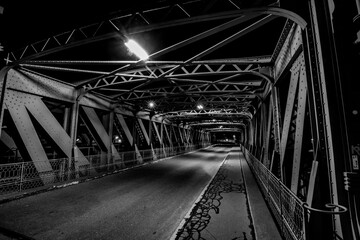 Nussdorfer Wehr in Wein bei Nacht