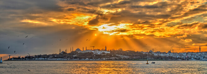 Fototapeta na wymiar Twilight over the Bosphorus in Istanbul, HDR Image