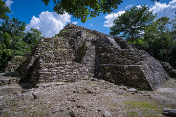 Fototapeta na wymiar Details of Ichkabal pyramid. Mayan archeological site. Hidden pyramid. Uncovered pyramid.