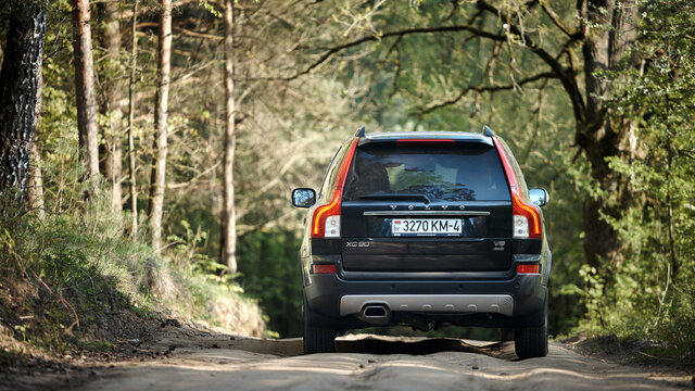 Volvo XC90 4.4 v8 1st generation restyling 4WD SUV test drive in spring country bumped road