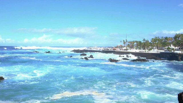 Puerto de la Cruz, 11/30/2020, Tenerife, Spain, high waves and strong surf. 4K
The harbor and the coast are overrun by very high, powerful waves. The sea is churned, spray and surf everywhere.