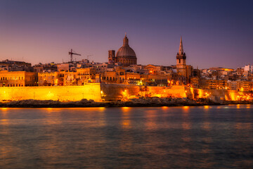 Fototapeta na wymiar Beautiful architecture of the Valletta city on Malta at dawn