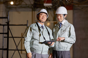 現場で働く作業員 Wall Mural Wallpaper Murals Wallsheaven Siro46