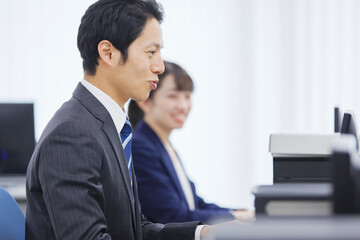 ビジネスマン　デスクワーク