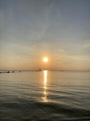 Obraz premium Beginning of sunset on koh phangan in thailand