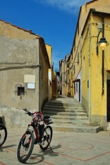 Fototapeta na wymiar Italy-A view of the narrow aisle in the city Capoliveri on the island of Elba