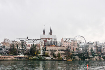Basel, Münster, Kirche, Pfalz, Rhein, Rheinufer, Riesenrad, Grossbasel, Altstadt, Pfalz, Altstadthäuser, Winter, Schneedecke, Schweiz