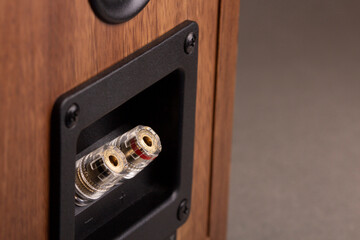 Hifi speaker wire terminal for bi-wiring with gold plated connectors