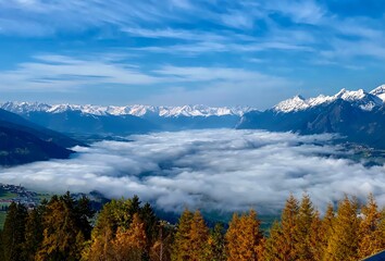 Schwaz Pillberg im Herbst, Nebel über dem Inntal mit Blickrichtung Innsbruck