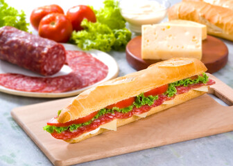 sandwich  de frios, na baguete 
