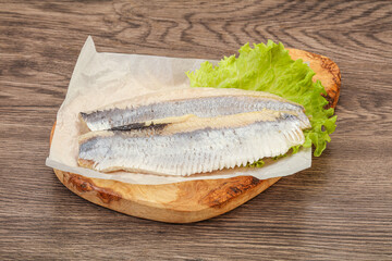 Herring fillet with salad leaves