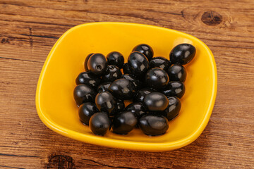 Black olives in the bowl