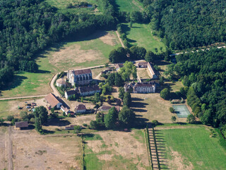 vue a&eacute;rienne de l'abbaye de Breuil-Benoit dans l'Eure enFrance