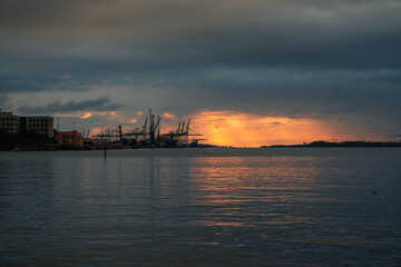 Fototapeta na wymiar sunset in the port