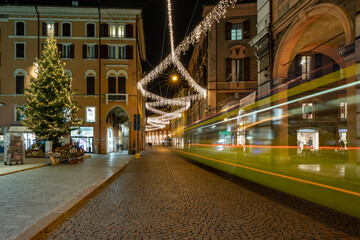 Fototapeta premium Christmas tree in the centre of Modena, Italy