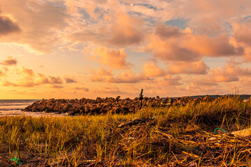 Hermosa tarde rompeolas