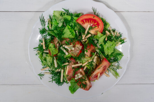 salad of greens and tomatoes with chechil cheese