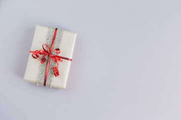 Obraz na płótnie Canvas Craft gift box on a grey background. Holiday eco-friendly concept.