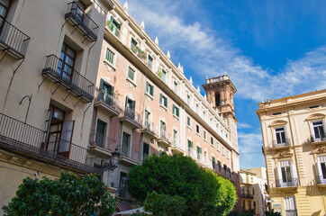 Fototapeta na wymiar Detalle arquitectura de edificios por las calles de Valencia, Spain