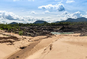 Plage sur le Mékong à Si Phan Don, Laos