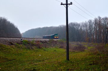 Photo of train coming around bend