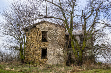 Fototapeta na wymiar abandoned old stone farm building