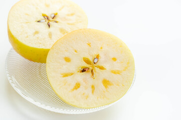 半分にカットしたぐんま名月　蜜入り