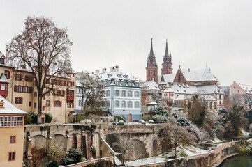 Basel, Münster, Kirche, Rhein, Rheinufer, Grossbasel, Altstadt, Altstadthäuser, Winter, Schnee, Schneedecke, Basel-Stadt, Schweiz