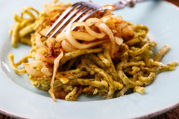 bavarian spinach spaetzle