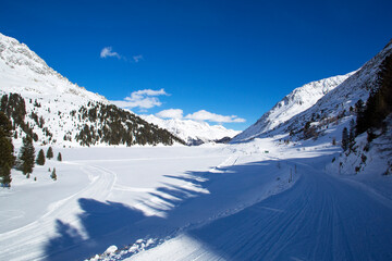 Fototapeta na wymiar Frozen lake Obersee in the Austrian Alps