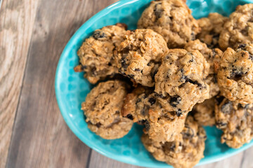 Chewy oatmeal raisin cookies