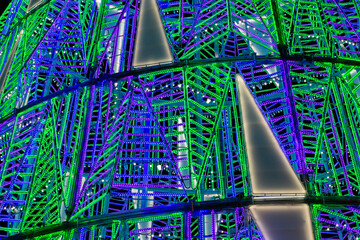 Luces del árbol de navidad en la plaza Puerta del Sol en Madrid, España. Árbol de Navidad...